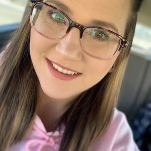 Meet your Posher, Cassandra